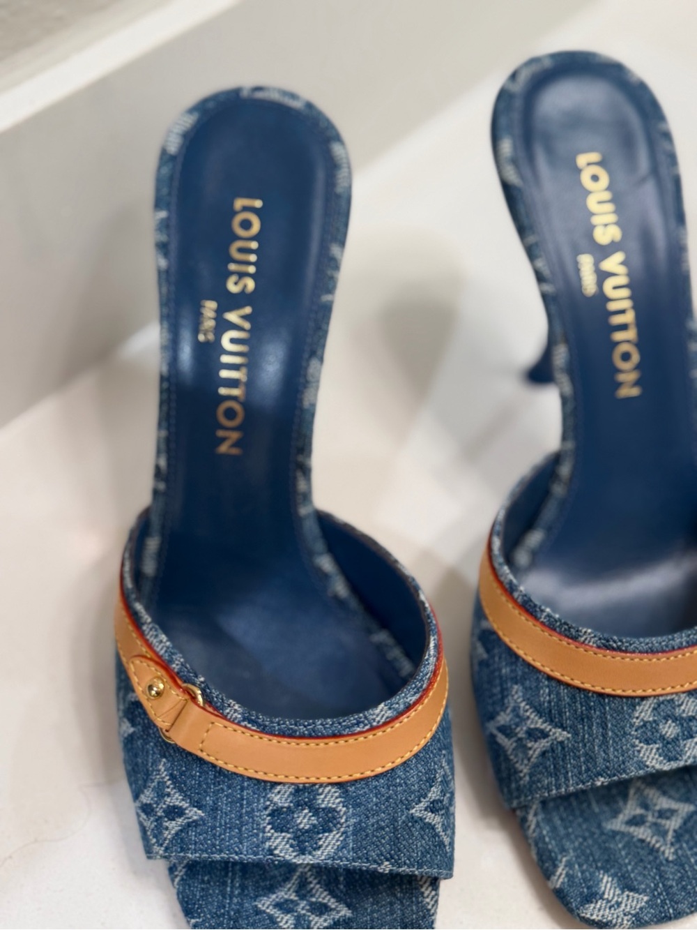 Louis Vuitton women Denim Monogram Slip-On Sandals with Tan Trim
38.5 - Picture 11 of 11